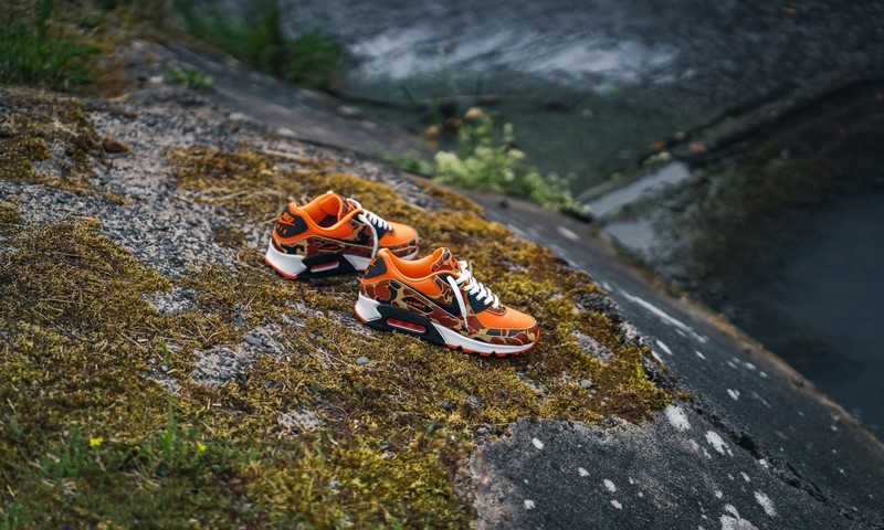 Orange hotsell camo nikes